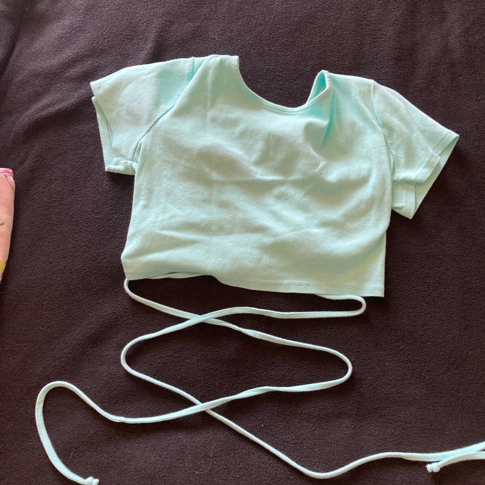 Short crop top